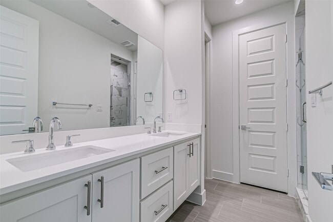 Building Photo - 6028 Lewis St