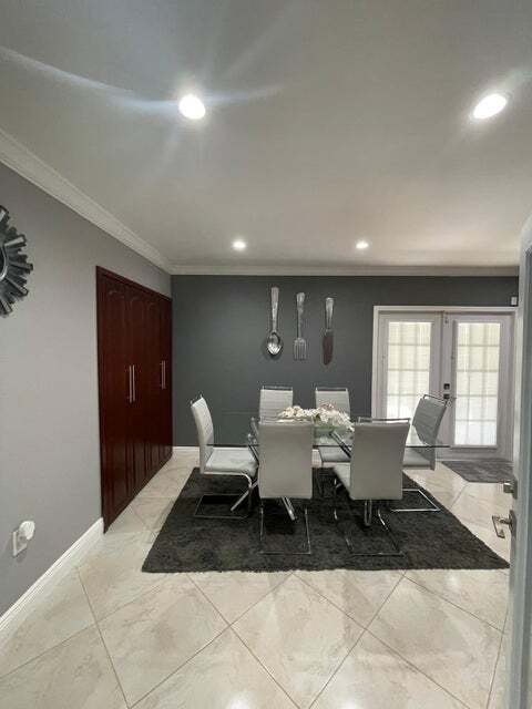 Building Photo - 584 Vossler Ave