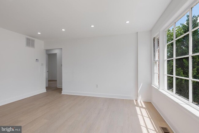 Building Photo - 4910 66th Ave