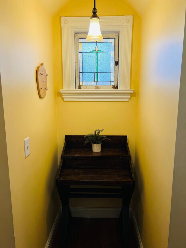 Building Photo - 3209 W Fairview Pl