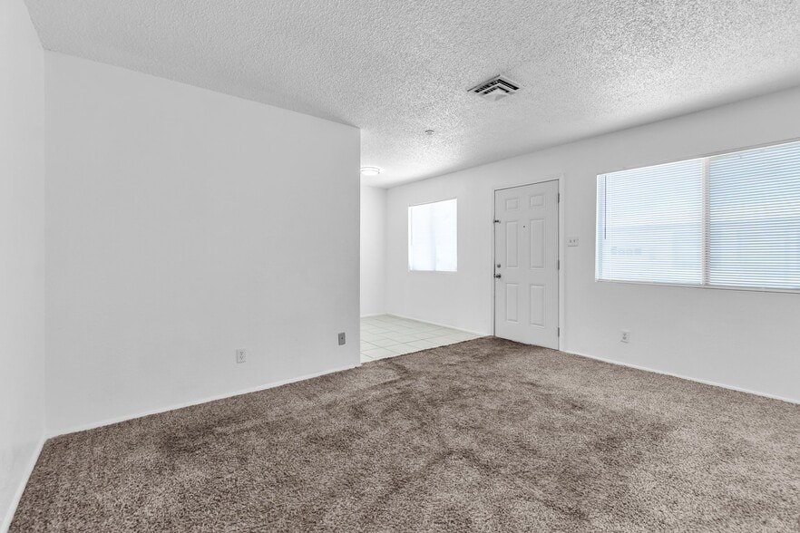 Building Photo - 2508 E Mesquite Ave