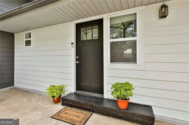 Building Photo - 2037 Lively Ridge Rd NE