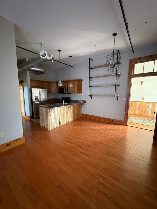 Building Photo - Lovely 2 Bedroom 2 full Bath Historical  Condo in Downtown Easley! Lawn Care and Trash Pickup inc...