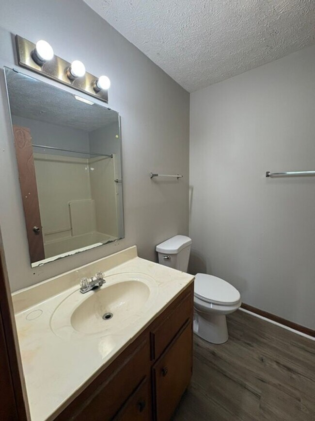 Building Photo - 40 Yarber St