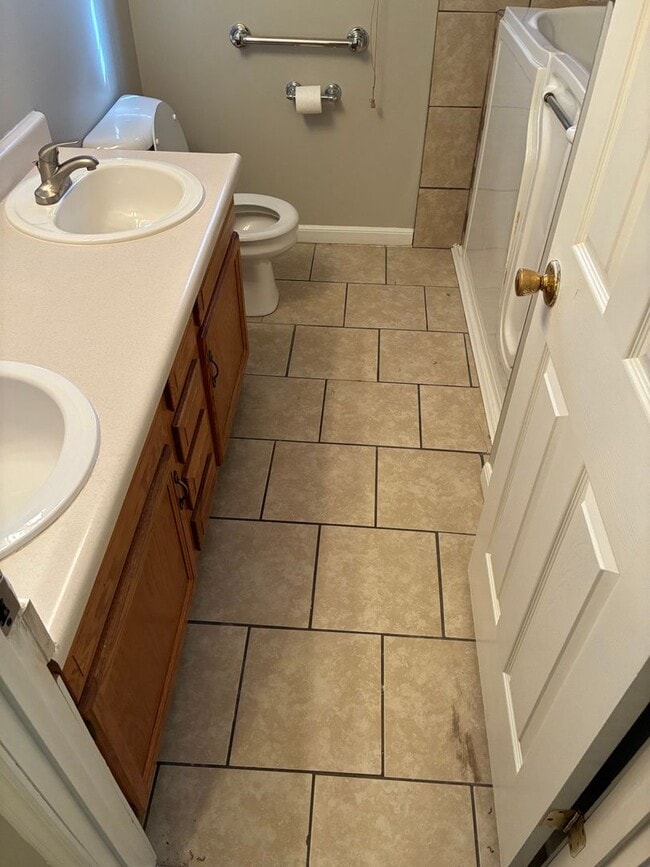 Building Photo - **NEW PRICE**   **New Paint**   **New Carpet**  Ready for YOU!!