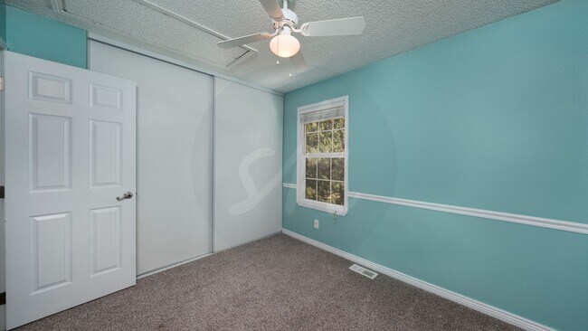 Building Photo - End Unit Townhome in Victoria Village