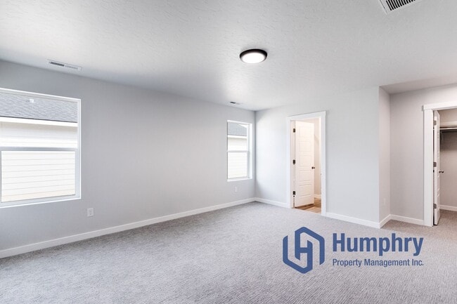 Building Photo - 4 bedroom, 2 bathroom, 2 car garage.