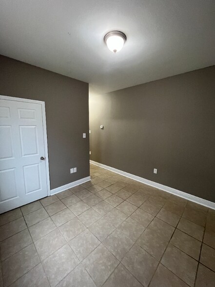 Building Photo - 1916 Eagle St