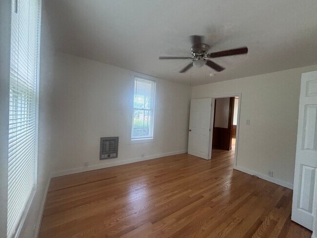 Building Photo - Your perfect 4-bed / 2-beth home in Elizabethton awaits! $2400