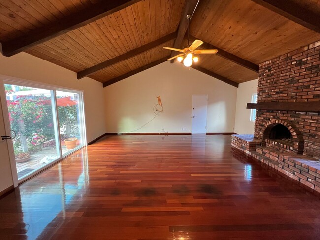 Building Photo - SILVER SPUR EXECUTED FAMILY HOME