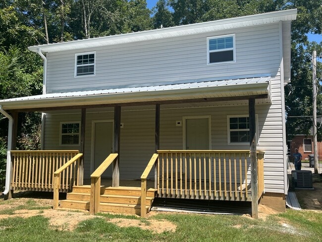 Building Photo - 305 Holliman St