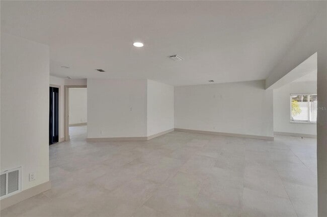 Building Photo - 1492 Sea Gull Dr S