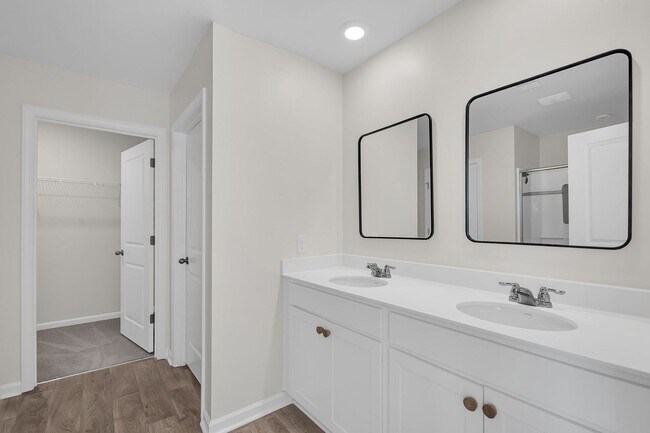 Building Photo - 4 Bedroom 3 Bath Home Located in Shell Pointe at Cobblestone Village in Summerville!