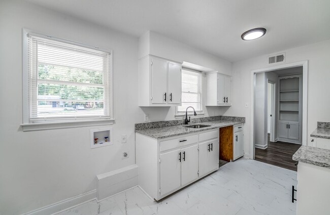 Building Photo - 4903 Quince Rd