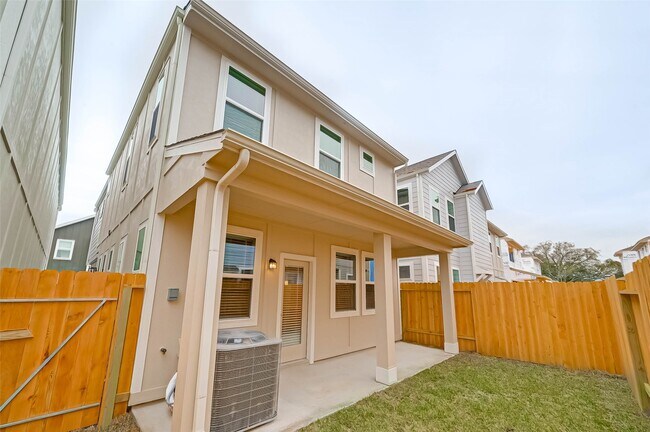 Building Photo - 1521 Beach Oak Dr