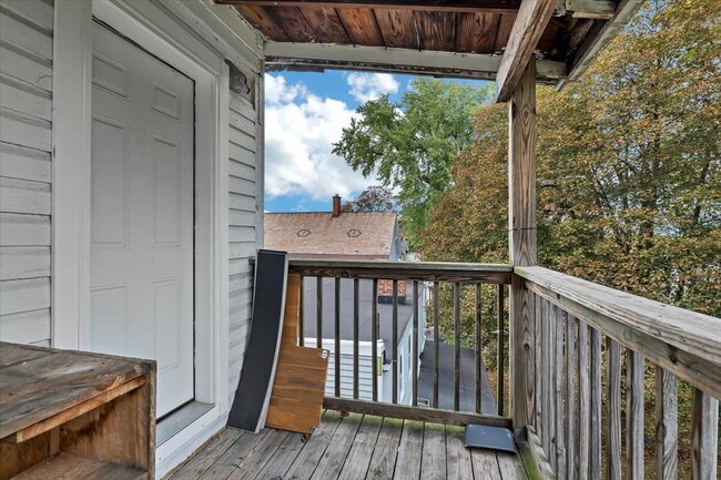Building Photo - "Spacious 3-Bedroom Gem at 57 1/2 Saratoga...