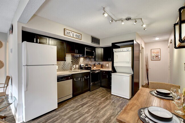 Building Photo - 12900 Walden Rd