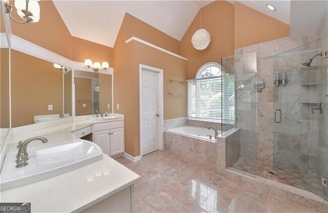 Building Photo - 905 Lancaster Way NW