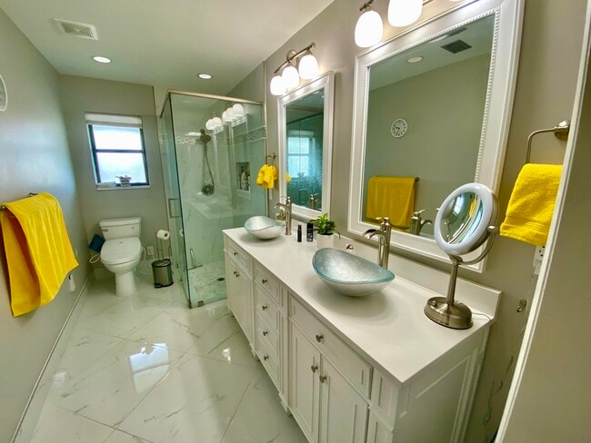 Building Photo - 1127 E Seminole Ave