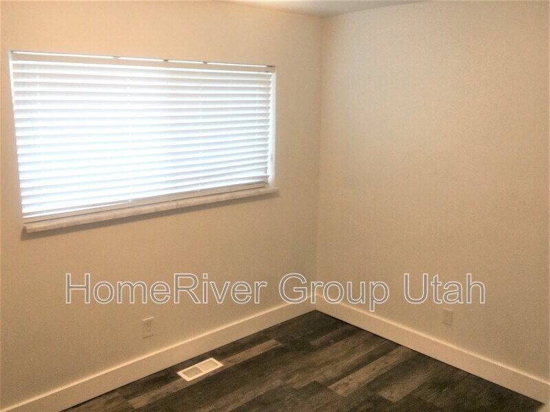 Building Photo - 328 W Amiron Way