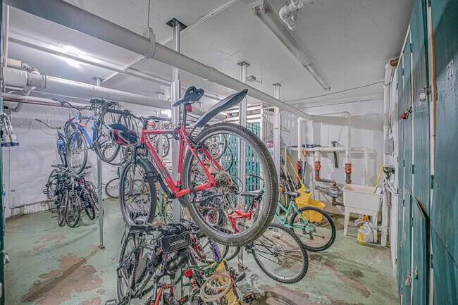 Building Photo - 5420 N Sheridan Rd