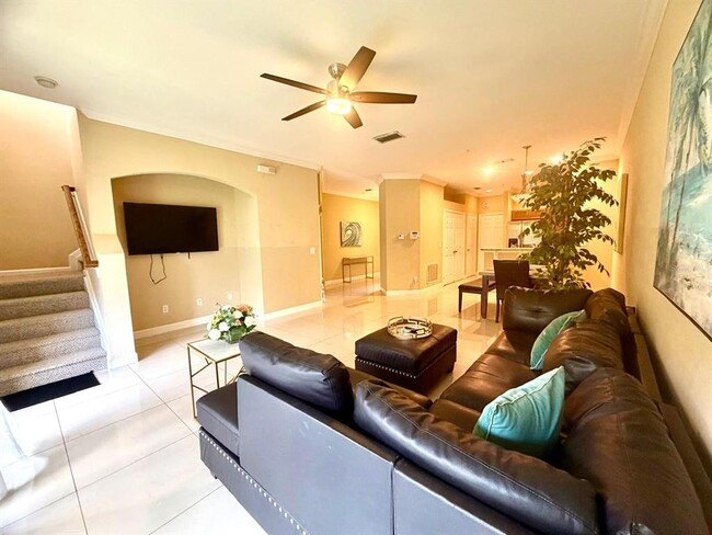 Building Photo - 3041 Ashland Ln S