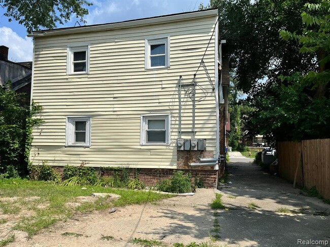 Building Photo - 15863 Kentucky St