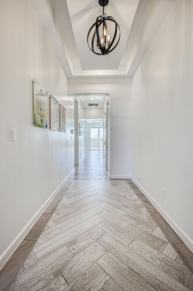 Building Photo - Beautiful East side House 4 bed-2.5 baths, part of The Overlook Casa Club that includes Swimming ...