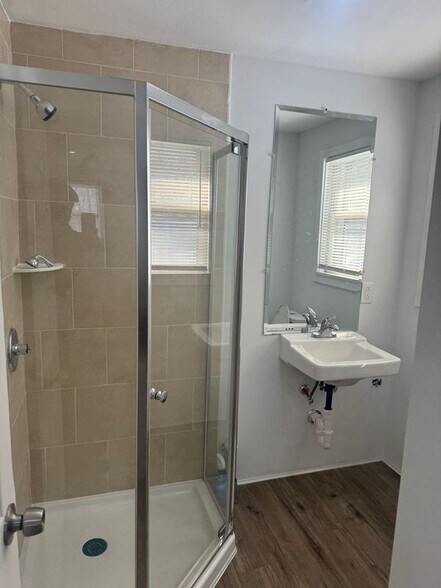 Building Photo - 752 Norwood Rd