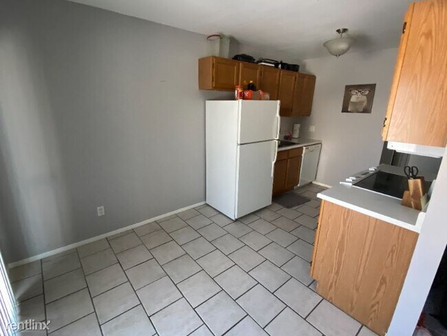 Building Photo - 2 br, 1.5 bath House - 50070 S Benny Ct