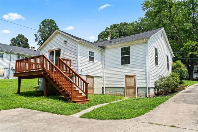 Building Photo - 112 McCary St