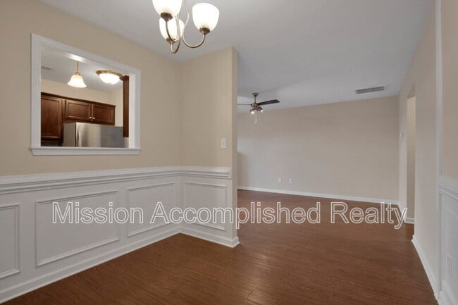 Building Photo - 2644 Middle Br Bnd