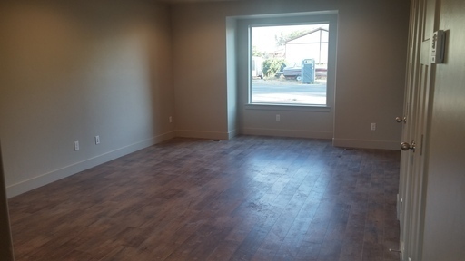 Building Photo - HOLIDAY MOVE-IN SPECIAL!!! 1/2 off 1st mon...