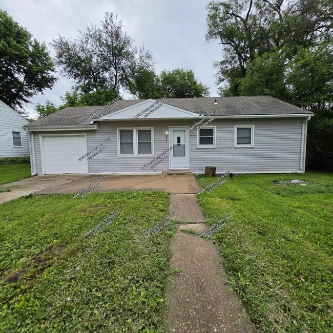 Building Photo - 811 N 82nd St