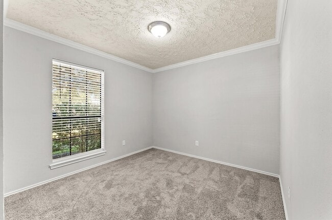 Building Photo - 14003 Vinehill Dr