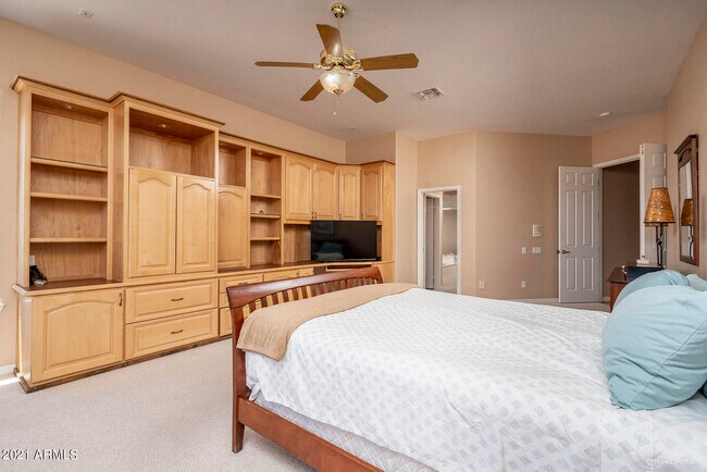 Building Photo - 533 W Desert Flower Ln