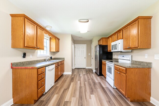 Building Photo - 637 Marston Ln