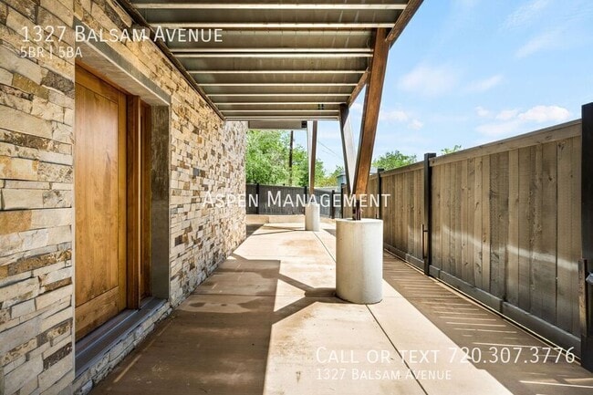 Building Photo - 1327 Balsam Ave