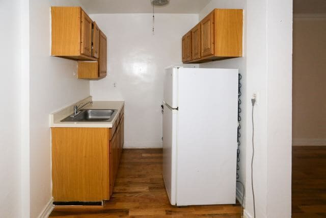 Building Photo - 533 W Roscoe St