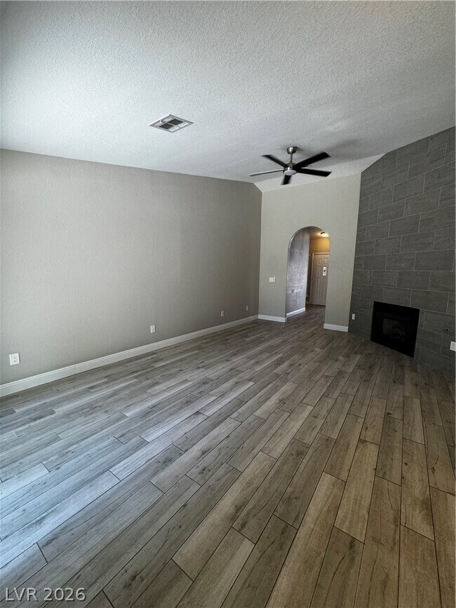 Building Photo - 2504 Goldenmoon St