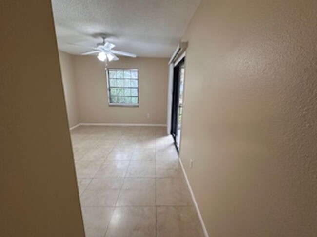 Building Photo - * Annual* The perfect place 2 bedrooms, 2 ...