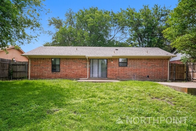 Building Photo - 3 BR/2BA | Newly Renovated Single Family Home |  | 1-Car Covered Parking | Gated backyard