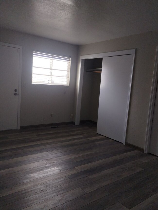 Building Photo - **BRING ALL YOUR PETS-FULLY FENCED-2 MASTE...