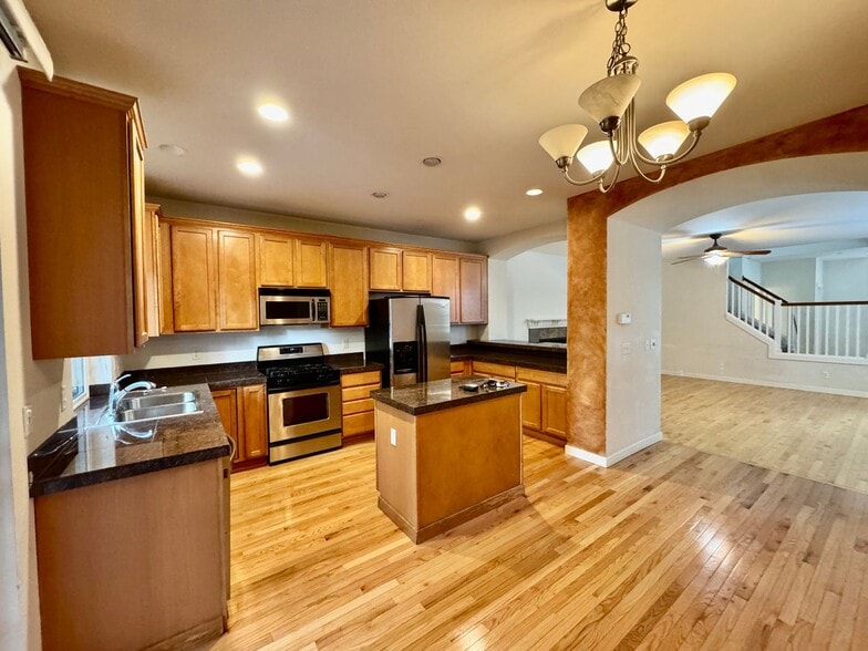 Building Photo - Sammamish Home.....