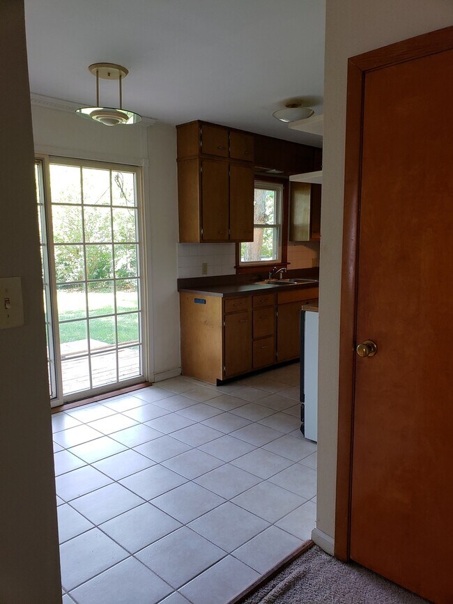 Building Photo - 1607 Cornell Dr