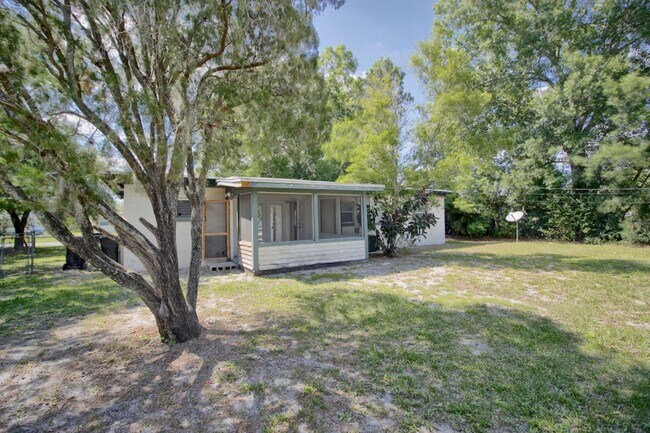 Building Photo - 801 Egan Dr
