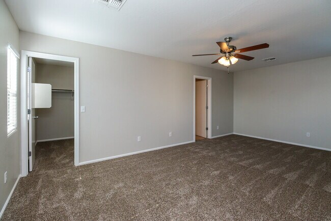 Building Photo - 10916 W Elm St