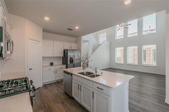 Building Photo - 1275 W Yarrow Ave