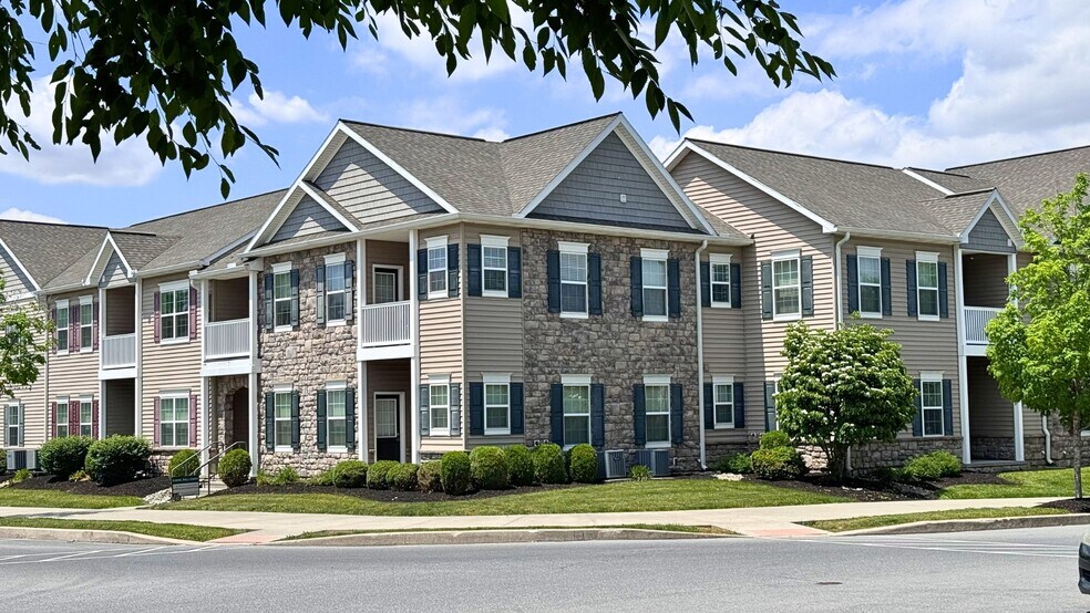 Building Photo - 619 Thornberry Ln