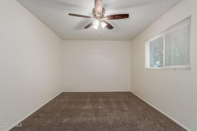 Building Photo - 860 E Brown Rd